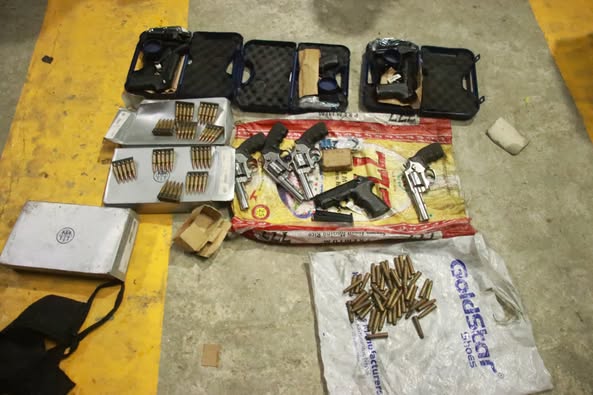 नेपाली सेनले बरामद गरेको हातहतियार 